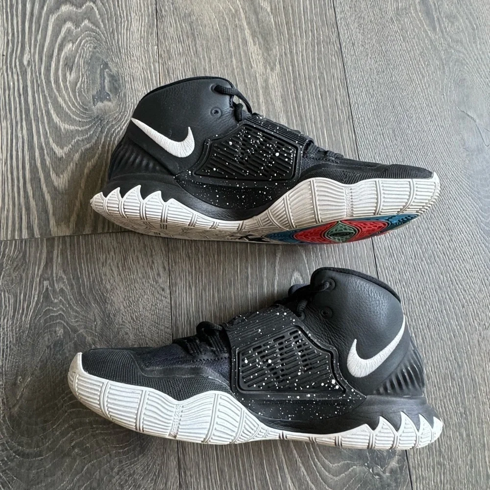Nike Basketball Kyrie 6 in Black/White Size 11